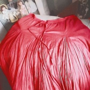 Awesome very full coral/orange skirt !